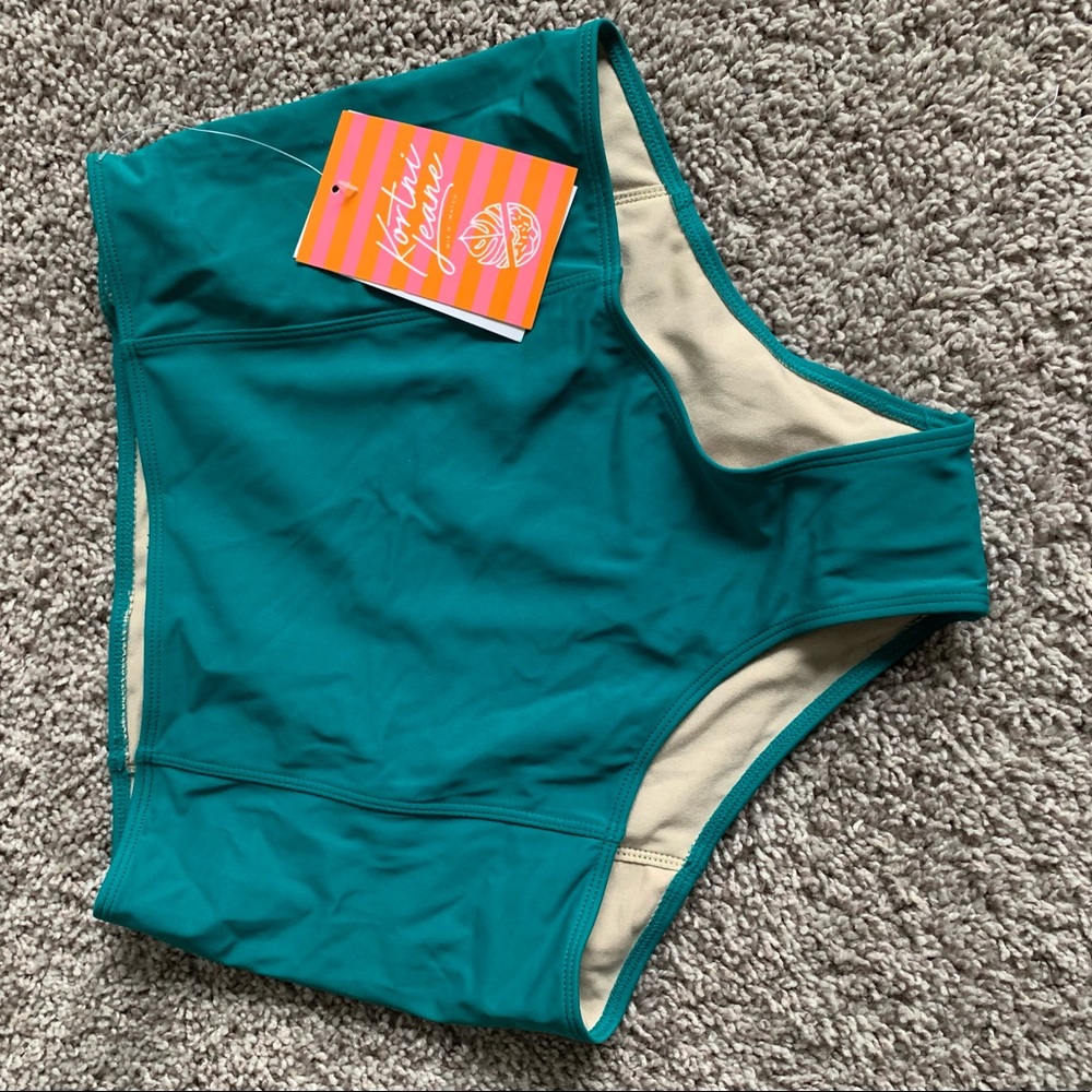 KORTNI JEANE brand new emerald bottoms